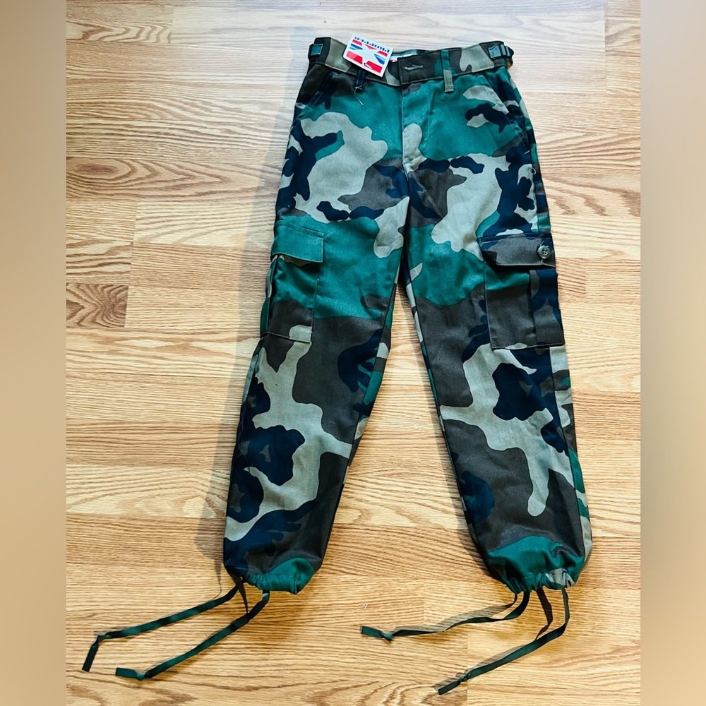 NWT-Camo Fatigue pants-size 8